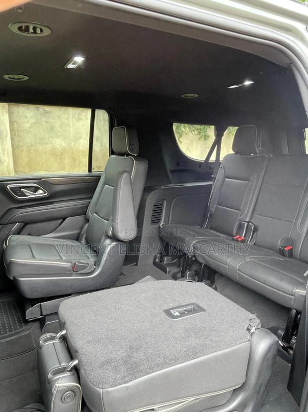 Chevrolet Suburban 2023 Gray