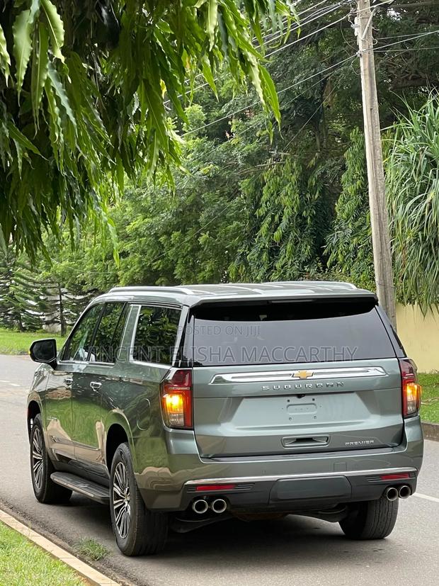 Chevrolet Suburban 2023 Gray