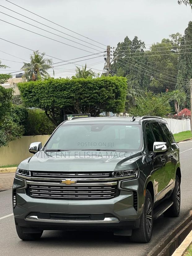 Chevrolet Suburban 2023 Gray