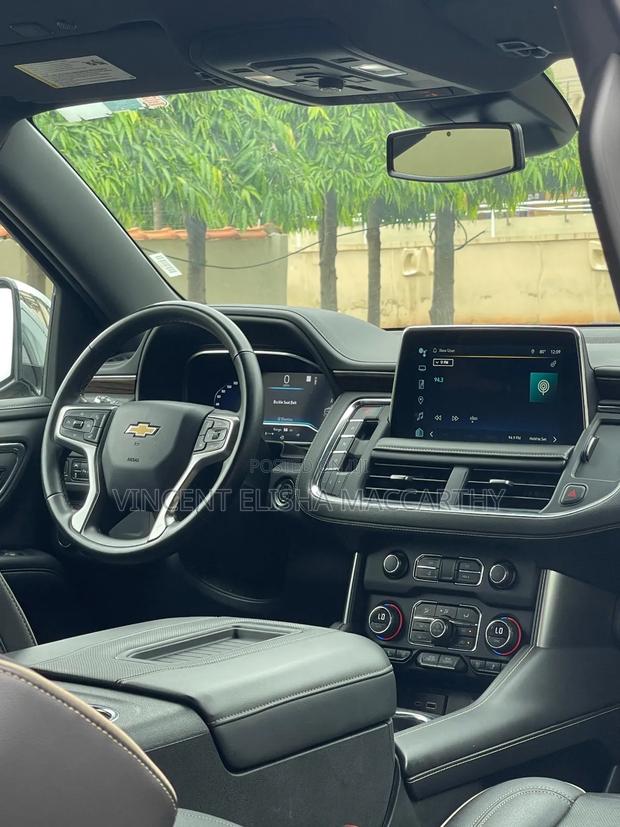 Chevrolet Suburban 2023 Gray