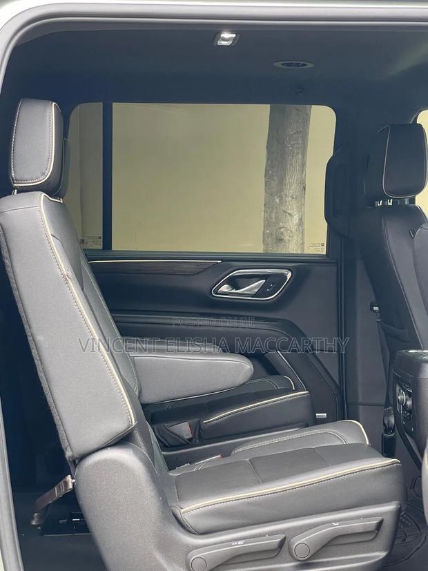 Chevrolet Suburban 2023 Gray