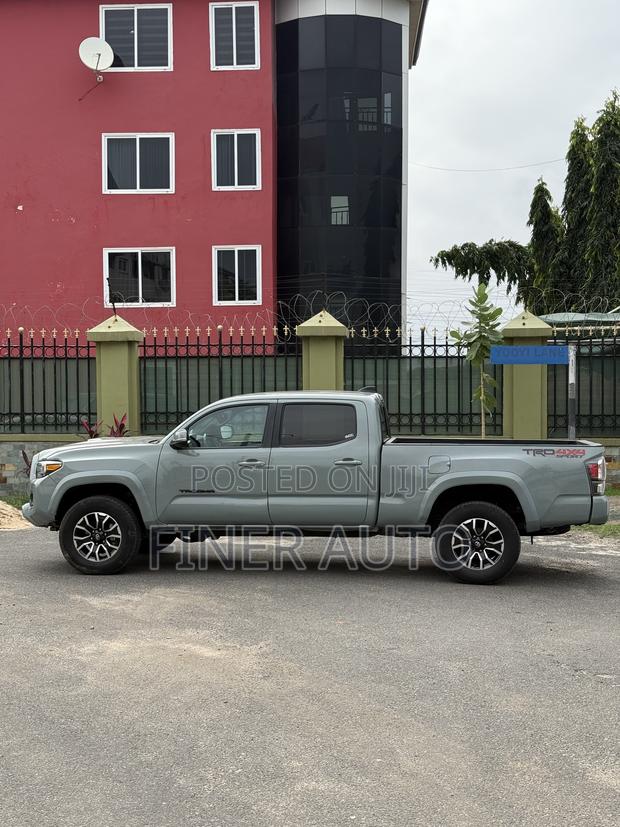 Toyota Tacoma TRD Sport Double Cab 6' Bed V6 AT 2023 Gray