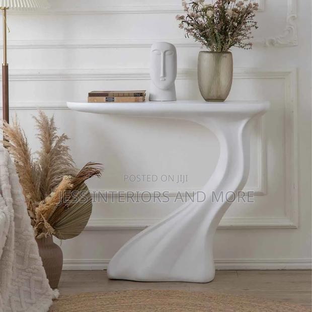 Console Table (White) · Photo 4