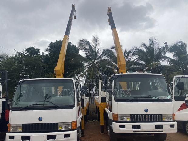 Hyundai 5 Tons Crane photo 3