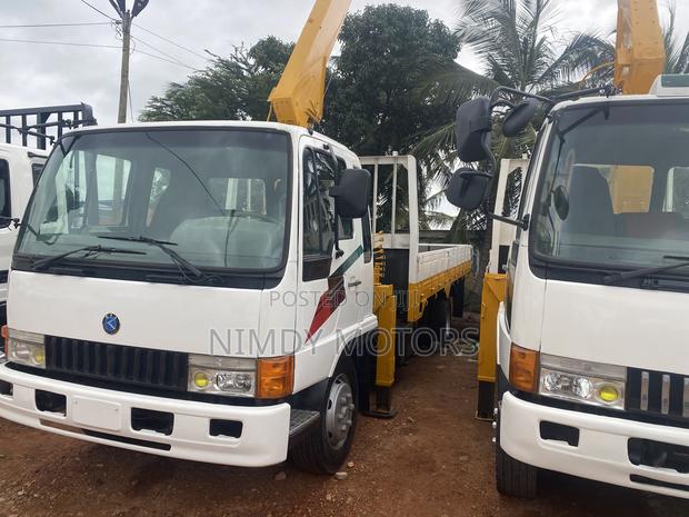 Hyundai 5 Tons Crane photo 4
