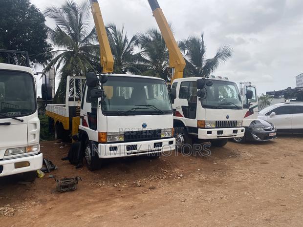 Hyundai 5 Tons Crane photo 2