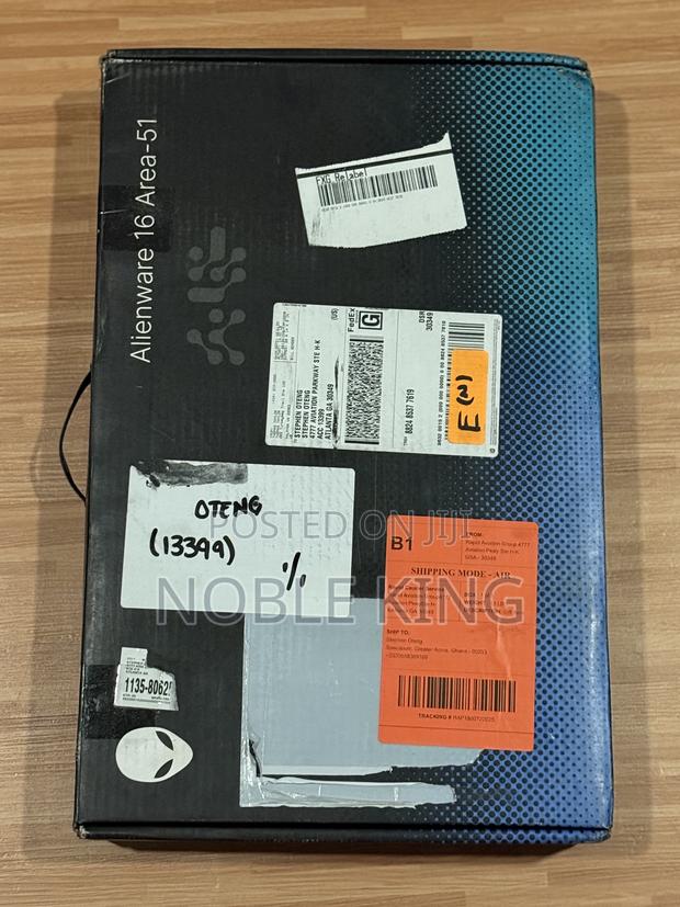 New Laptop Alienware Area-51m 32GB Intel Core Ultra 9 SSD 1T · Photo 2