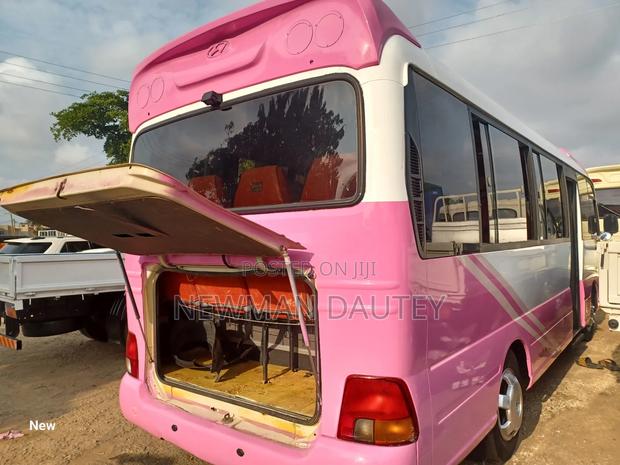 Hyundai County 2014 Pink