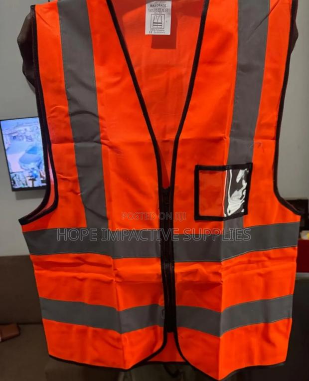 Reflective Vest With Zip And Reflectors. · Photo 3