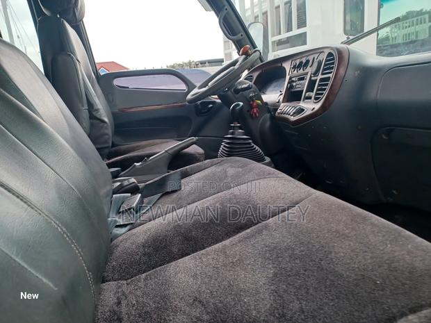 Hyundai Mighty White 2.5