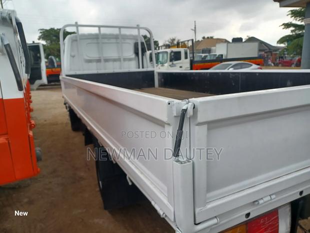 Hyundai Mighty White 2.5