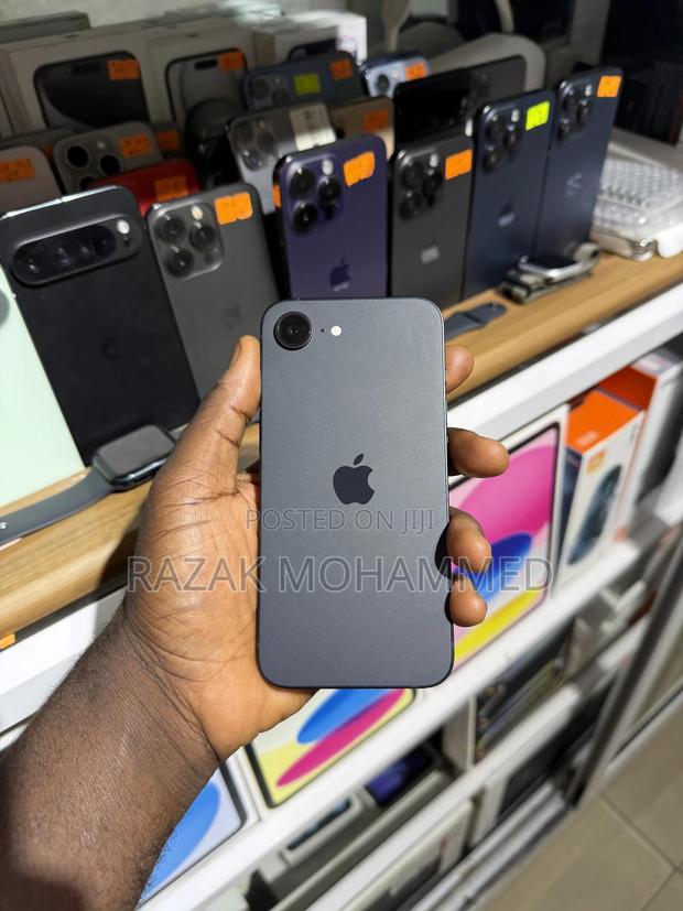 New Apple iPhone 16e 256 GB Black