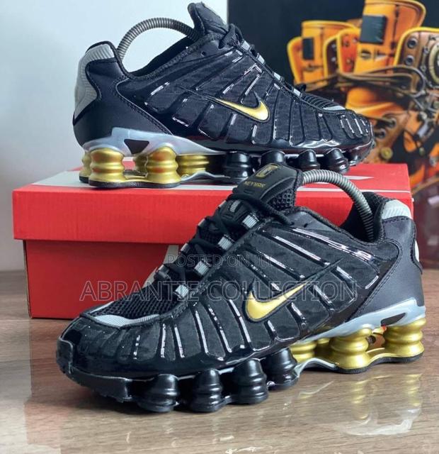 Nike Shox Tl Black/Gold Sneaker · Photo 3