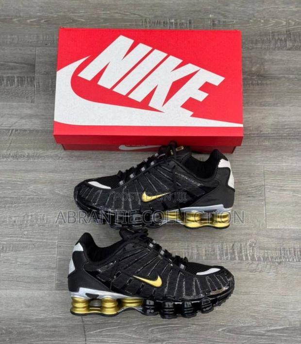 Nike Shox Tl Black/Gold Sneaker · Photo 4