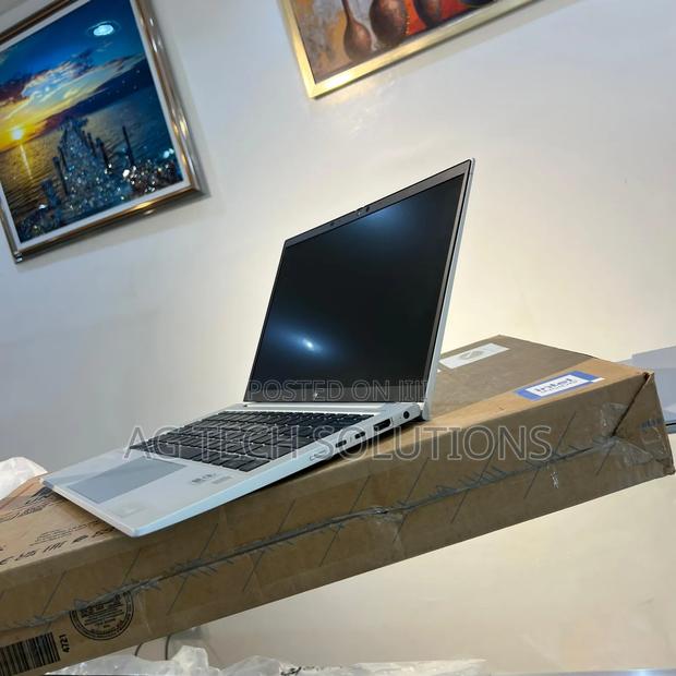 New Laptop HP EliteBook 830 G7 16GB Intel Core I7 SSD 512GB photo 3