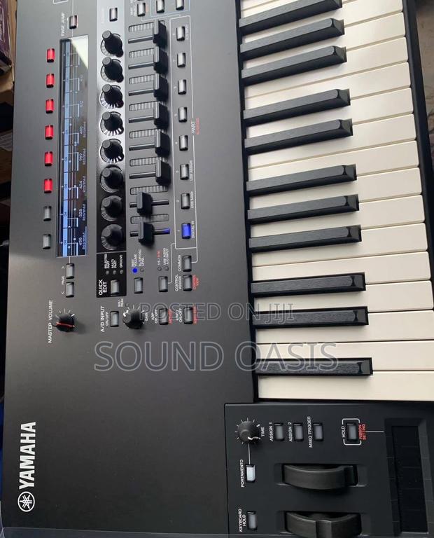 Yamaha Montage M8x 88-Key Synthesizer(Keyboard) photo 3