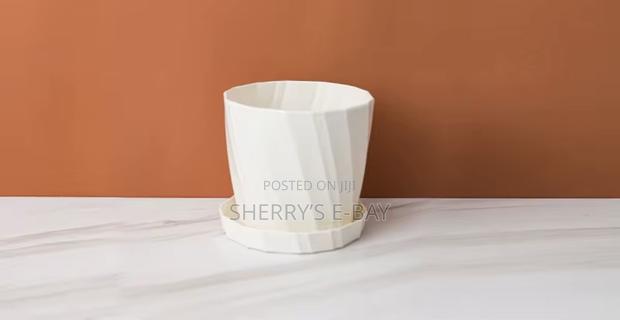 Planter Pot With Tray photo 4
