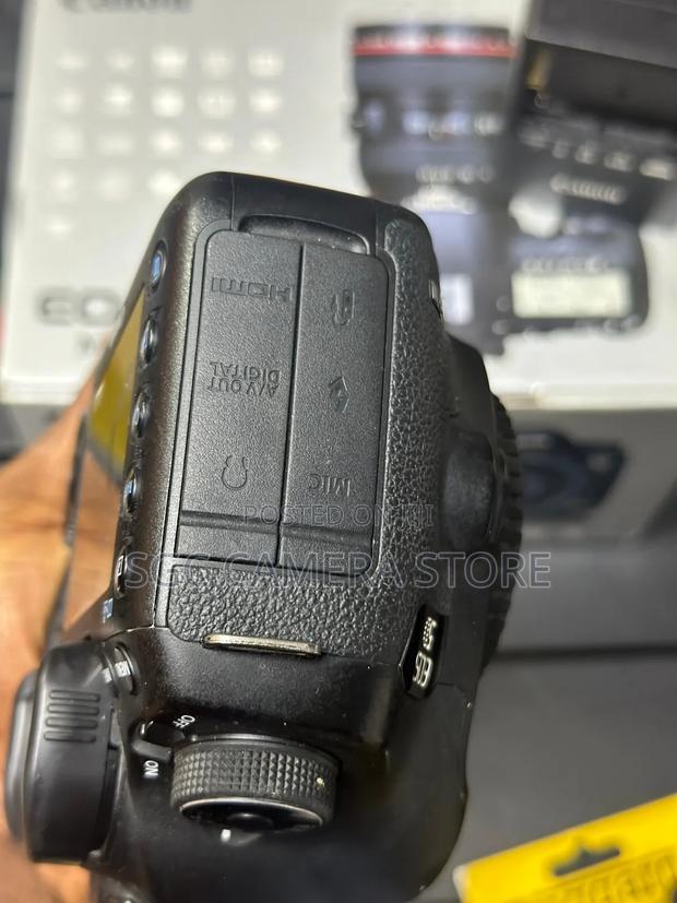 Canon Eos 5d Mark Iii // Home Used // photo 5
