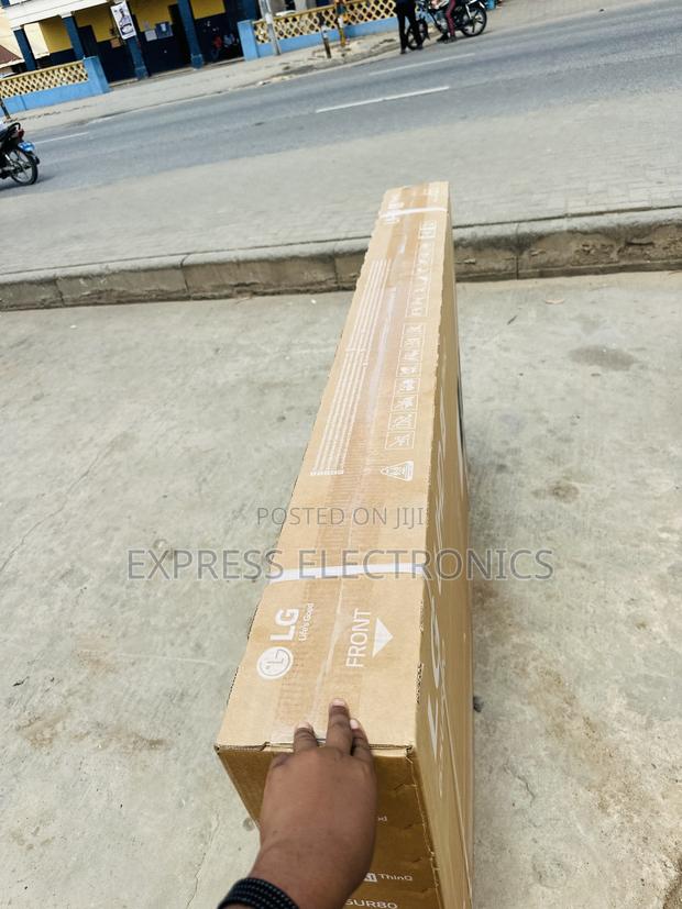 Ultra Modern Slim Uhd Lg 65ut8000. 2024/ 2025 Model · Photo 3