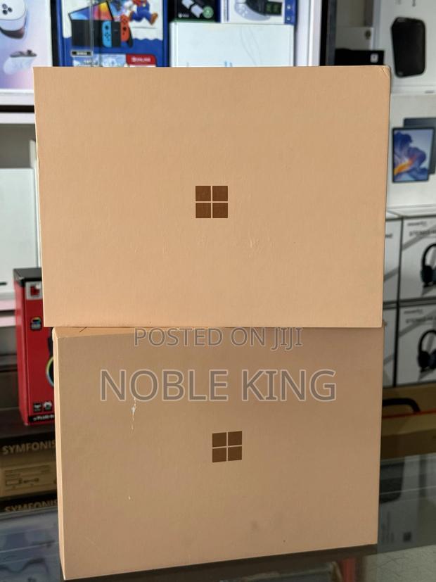 New Microsoft Surface Pro 11th Edition, a Copilot+ PC 16GB SSD 512GB · Photo 4