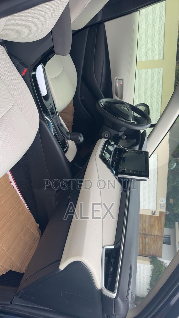 Toyota Corolla LE 2021 Blue