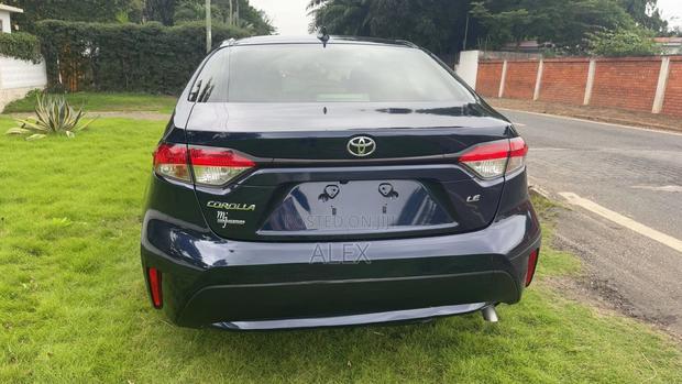 Toyota Corolla LE 2021 Blue