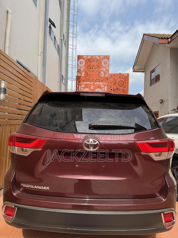 Toyota Highlander LE 2019 Burgundy