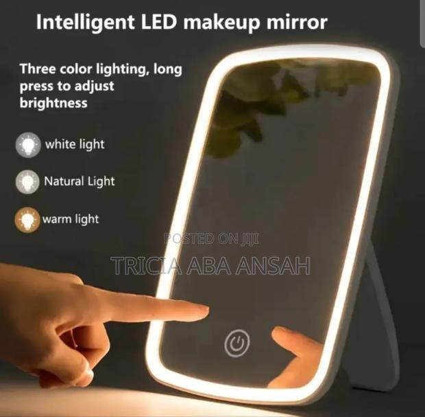 Rechargeable Led Portable Dressing Mirror photo 2