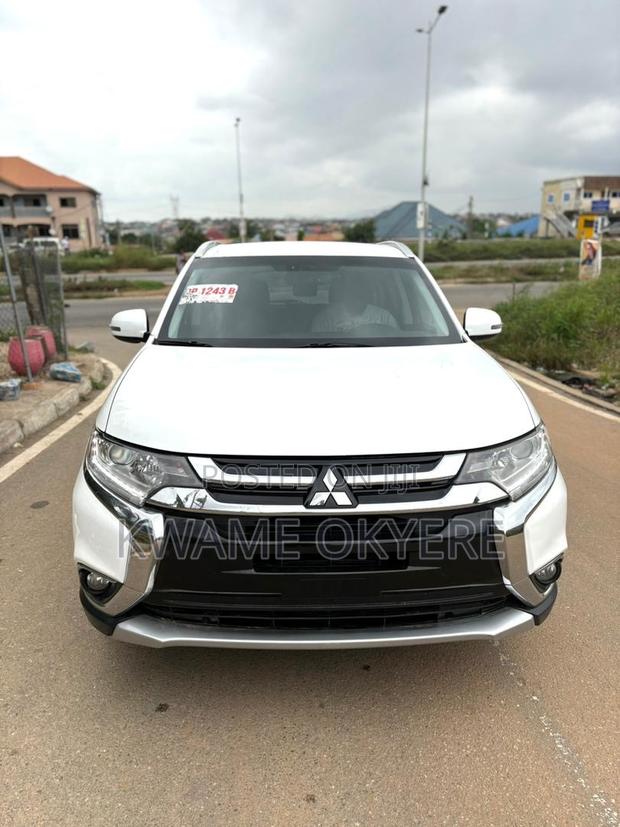 Mitsubishi Outlander SEL FWD 2018 White