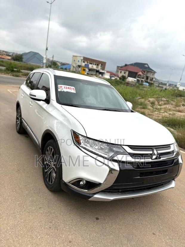 Mitsubishi Outlander SEL FWD 2018 White