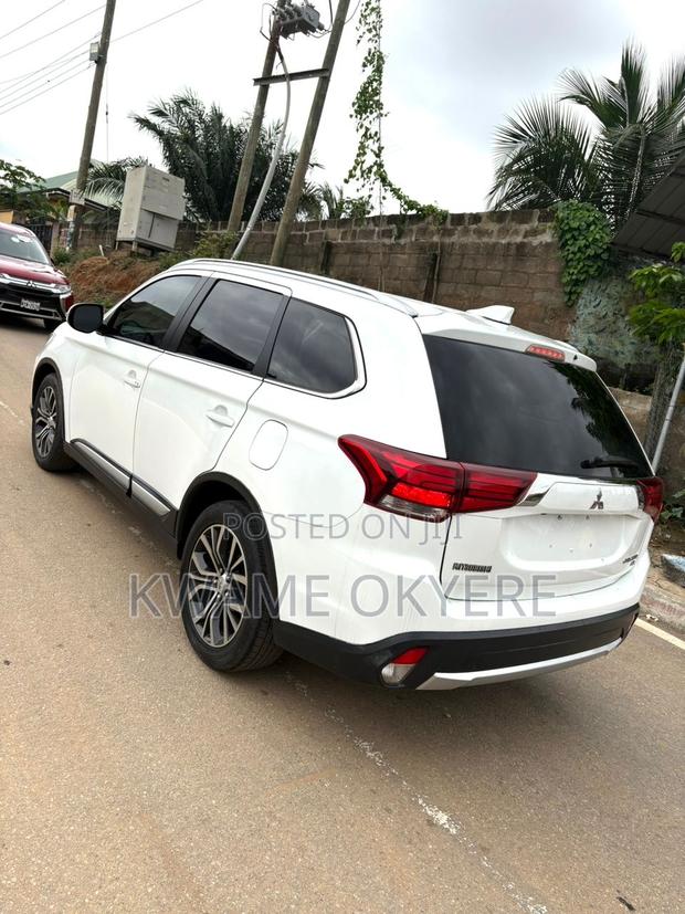 Mitsubishi Outlander SEL FWD 2018 White