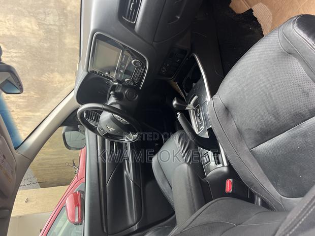 Mitsubishi Outlander SEL FWD 2018 White