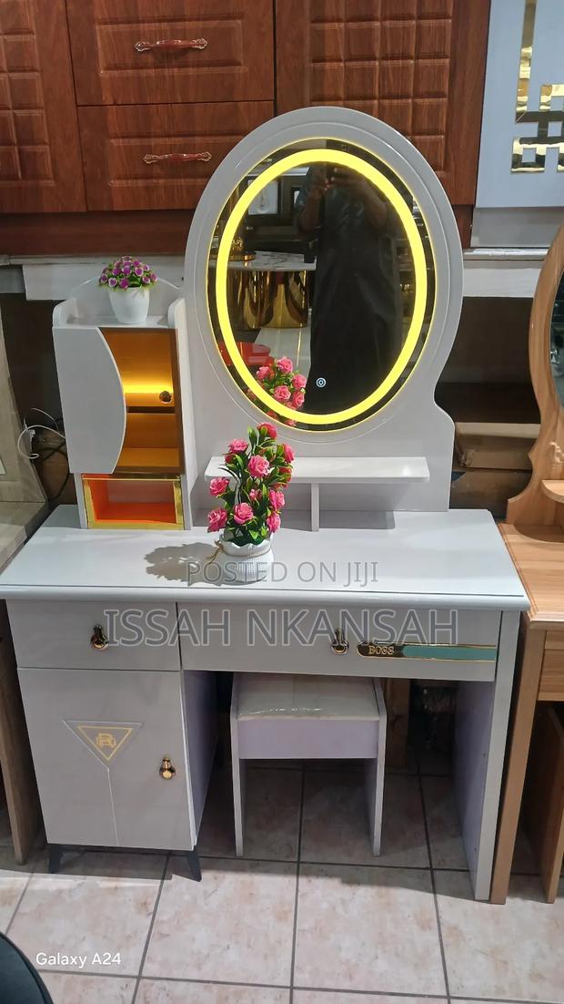 Dressing Mirror With Drawers and Light · Photo 2