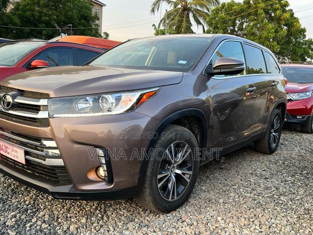 Toyota Highlander LE 4x2 (2.7L 4cyl 6A) 2018 Gray