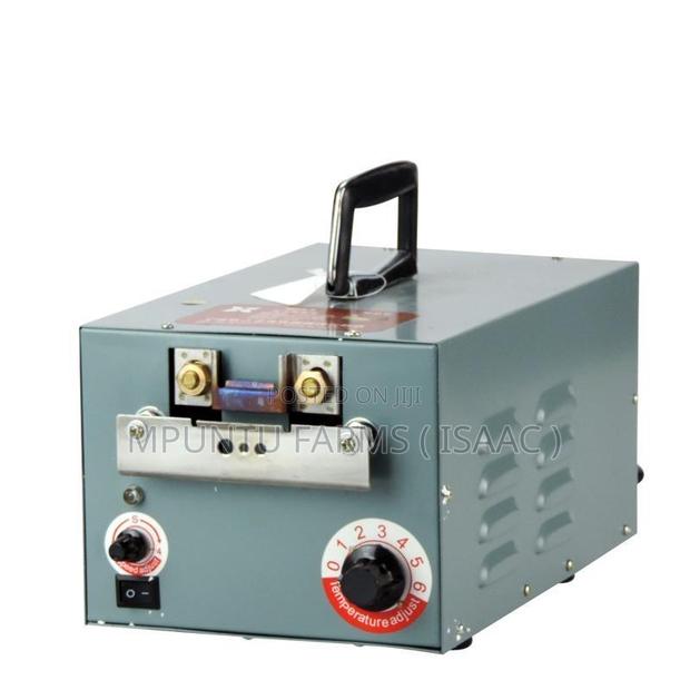 Automatic Debeaker ( Non Counter )