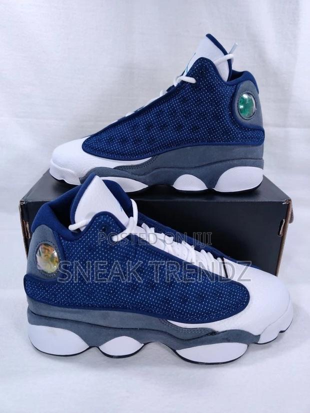 Air Jordan R13 Midnight Blue and White · Photo 4