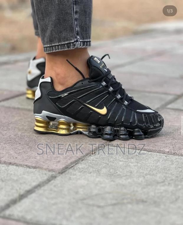 Air Nike Shox Max Black Gold · Photo 4