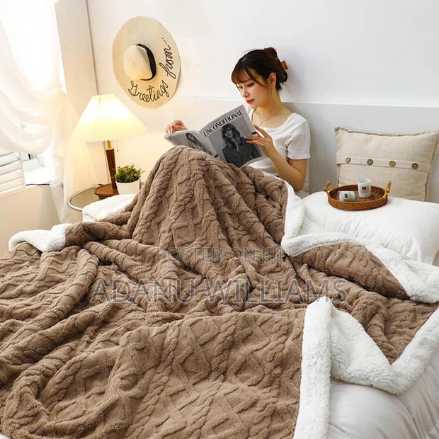 Top Notch Double Sided Fleece Flannel Blanket · Photo 2