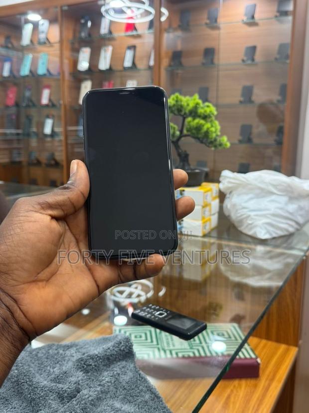 Apple iPhone XR 128 GB Black photo 2
