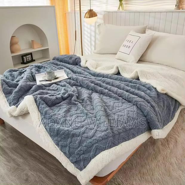 Top Rated Warm Soft Double Sided Fleece Flannel Blanket · Photo 4