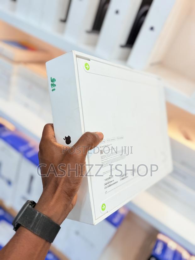 New Laptop Apple MacBook Pro 2024 M4 14-Inch 16GB Apple M4 Pro SSD 1T · Photo 3