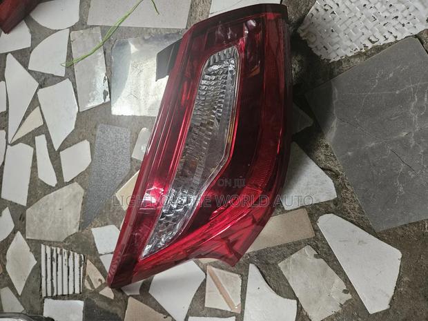 Altima 2018 Taillight Lift Side
