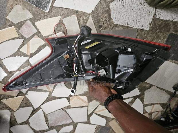 Altima 2018 Taillight Lift Side