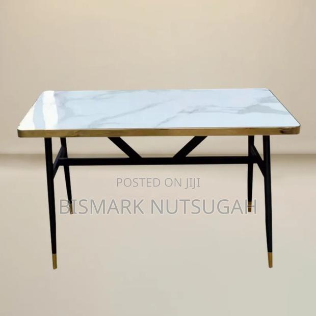 Restaurant Bar Table photo 2