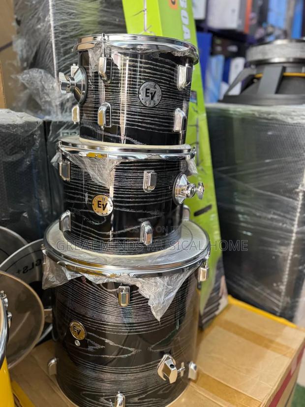 Ev 5 Piece Drum Set · Photo 2