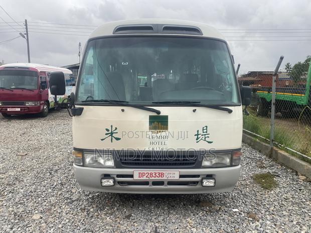 Toyota Coaster 2014 Green photo 3
