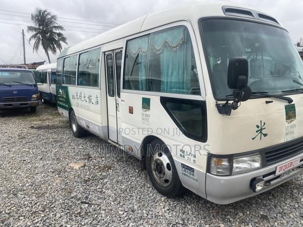 Toyota Coaster 2014 Green photo 4