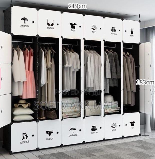 Strong 30 Cubes Wardrobe · Photo 1