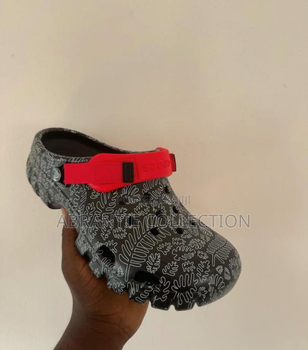 Crocs Black/Red Unisex Slides · Photo 4