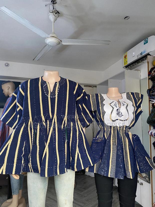 Male and Female Smock · Photo 3